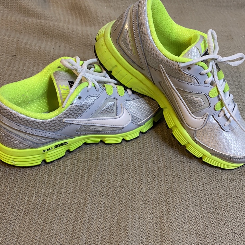 NIKE Women’s Dual Fusion Running Sneakers